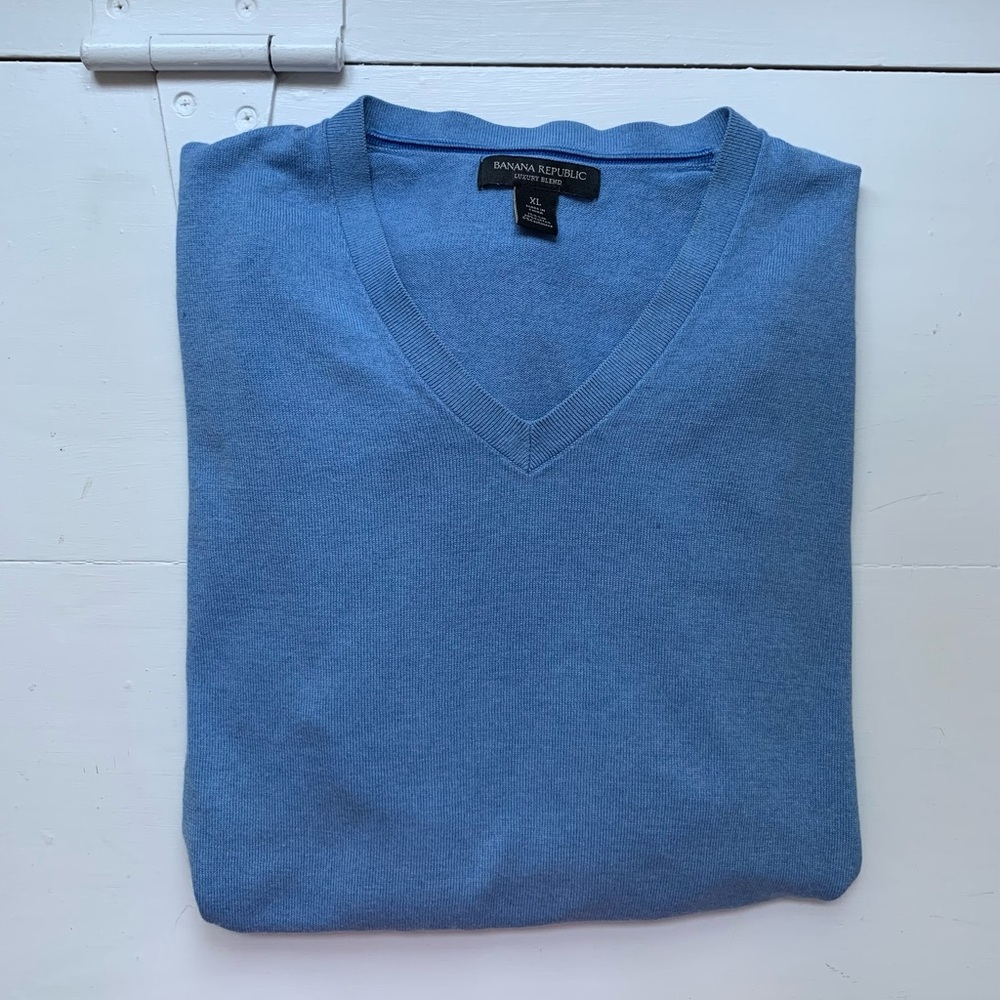 Men’s Banana Republic, vneck sweater, XL